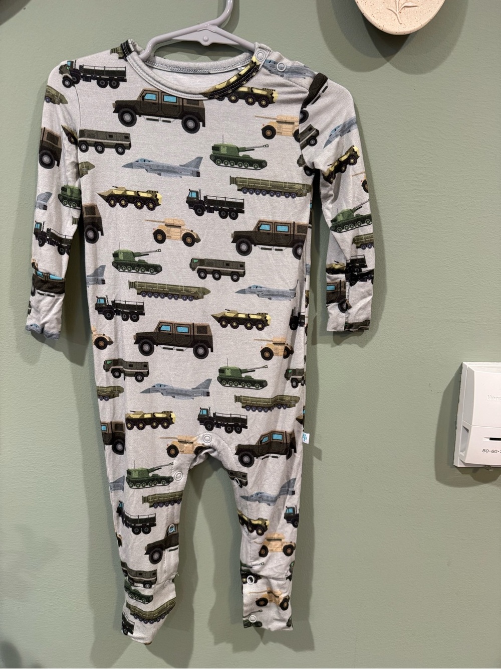 POSH PEANUT military sleeper